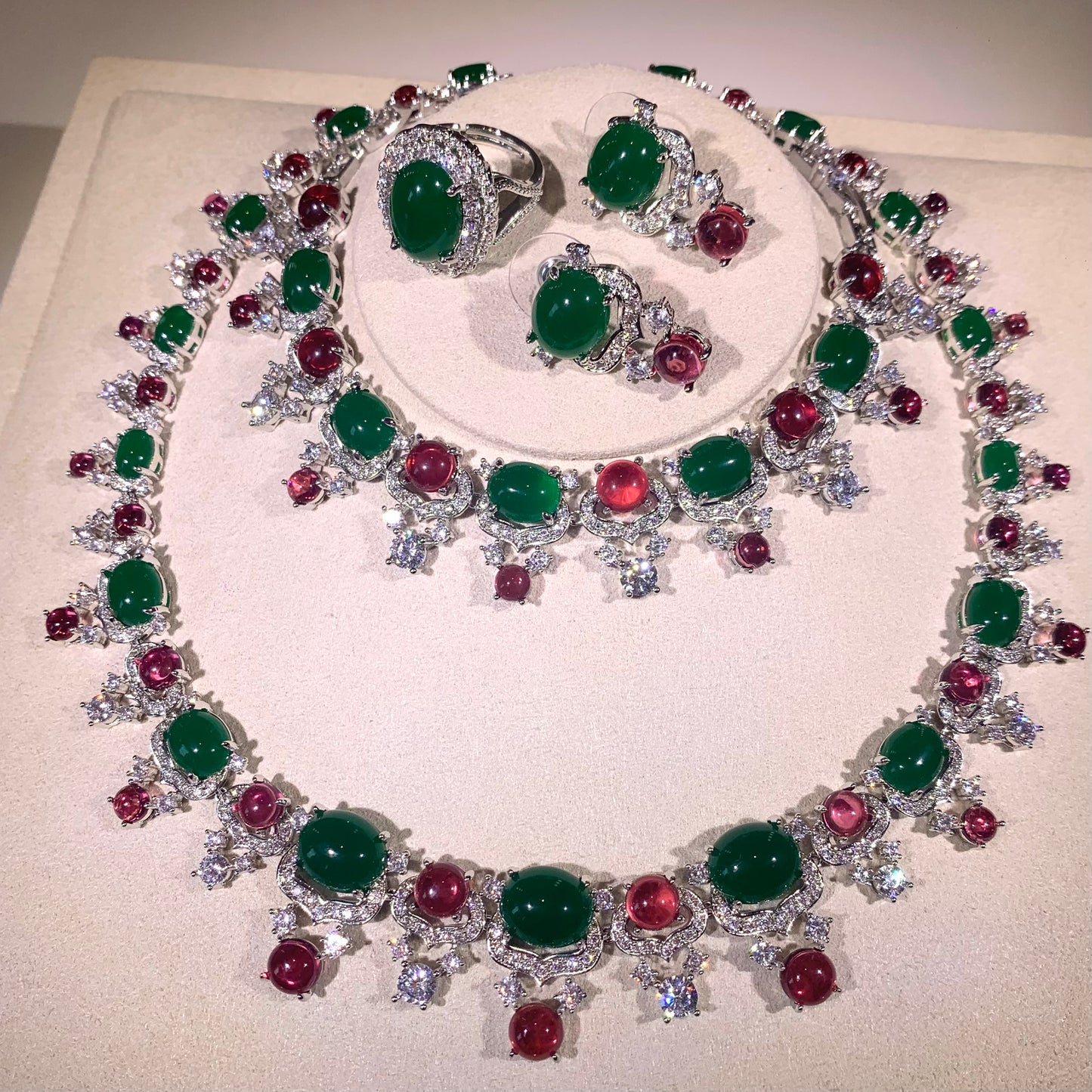 Emerald Rouge Jewelry Set